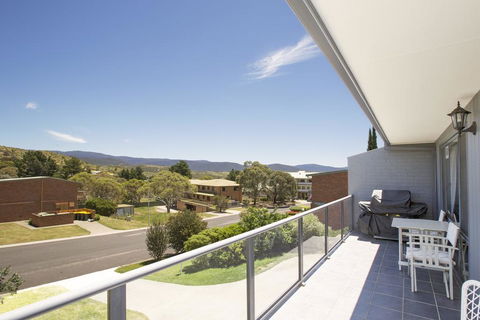 Acacia 2 - Luxurious Holiday Townhouse - Accommodation Melbourne 0