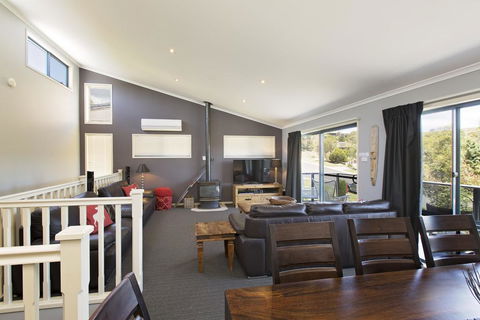 Acacia 2 - Luxurious Holiday Townhouse - Accommodation Melbourne 1