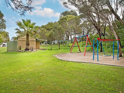 Acclaim Pine Grove Holiday Park - Accommodation Melbourne 3