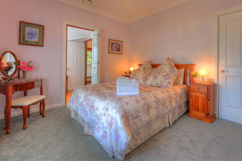 Addlestone House Bed And Breakfast - Accommodation Melbourne 1