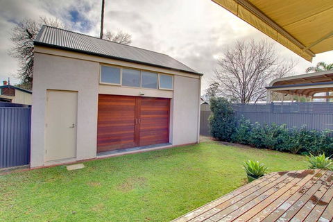 Adelaide Close CBD Large Private Studio Apartment In St Peters - Accommodation Melbourne 3