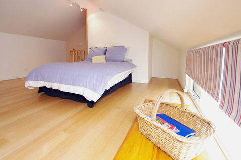 Adelaide Close CBD Large Private Studio Apartment In St Peters - Accommodation Melbourne 2