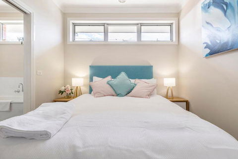 Discover Your Perfect Getaway In Laverton - Accommodation Melbourne 4