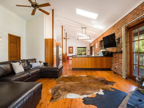 Eagles Point I Water Views I Pet Friendly - Accommodation Melbourne 3