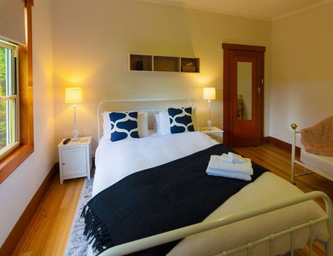 Elm Trees Of Ross Cottage - Accommodation Melbourne 4