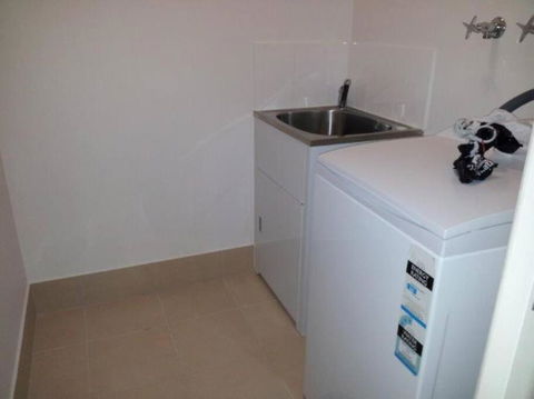 Entire 2BR Sunny House @Franklin, Canberra - Accommodation Melbourne 3