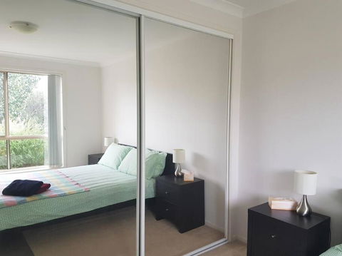 Entire 2BR Sunny House @Franklin, Canberra - Accommodation Melbourne 4
