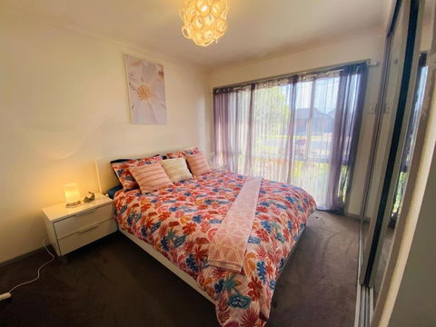 ENTIRE HOME IN WERRIBEE,BEST POSSIBLE LOCATION YOU CAN FIND - Accommodation Melbourne 4