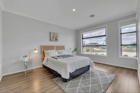 Entire HouseShort Long Term Stay In Lara - Accommodation Melbourne 3