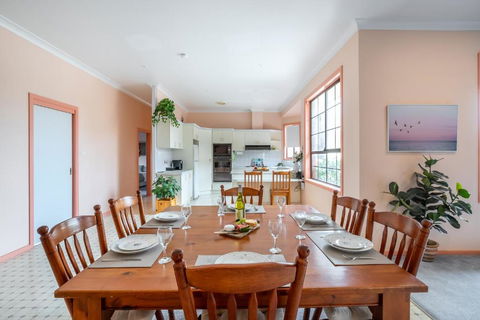 Family Beach House Near Barwon River & Beaches - Accommodation Melbourne 3