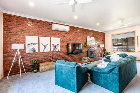 Family Beach House Near Barwon River & Beaches - Accommodation Melbourne 4