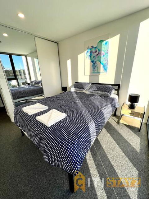 Fab In Phillip - 2bd 2bth Apt - Close To CBR Hospital - Accommodation Melbourne 1