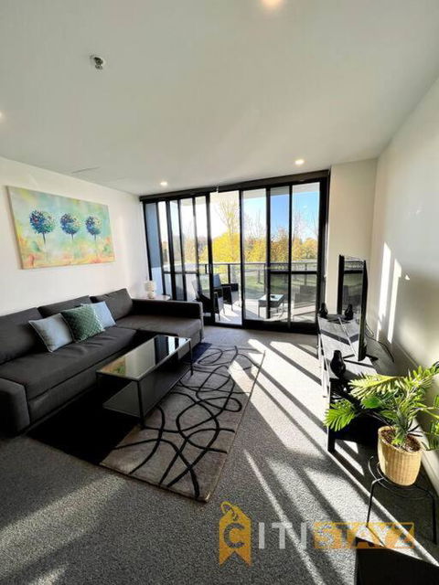 Fab In Phillip - 2bd 2bth Apt - Close To CBR Hospital - Accommodation Melbourne 2