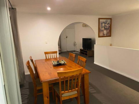 FAMILY 3-bedroom Everton Hills Apartment - Accommodation Melbourne 0