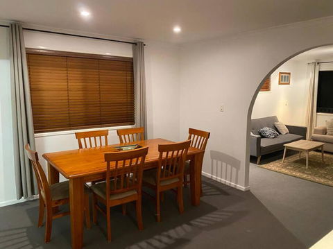 FAMILY 3-bedroom Everton Hills Apartment - Accommodation Melbourne 1
