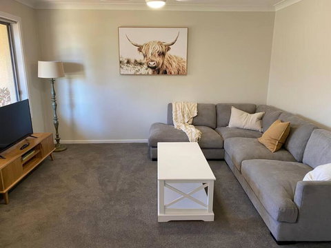 Family Favourite, Spacious 2 Bedroom Unit - Accommodation Melbourne 0