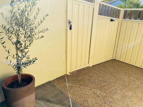 Family Favourite, Spacious 2 Bedroom Unit - Accommodation Melbourne 4