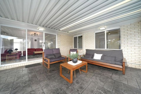 Family Escape Serene Oasis With Pool And AC - Accommodation Melbourne 3