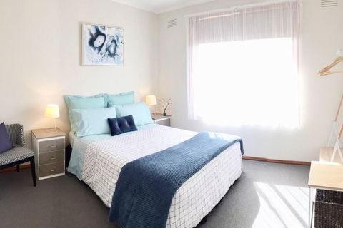 FERNLY BFast, WiFi Nflx AC Walk2Pizza Liquor Deli, - Accommodation Melbourne 0