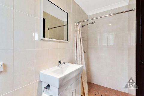 Fossicker Caravan Park - Melbourne 4u 4