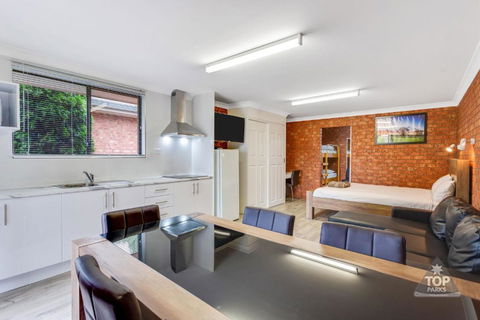 Fossicker Caravan Park - Melbourne 4u 1