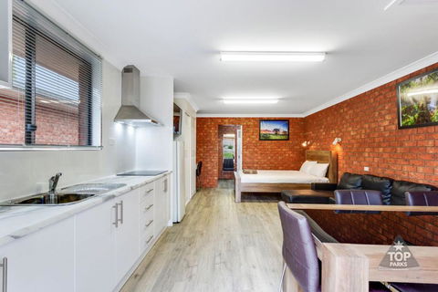 Fossicker Caravan Park - Melbourne 4u 0