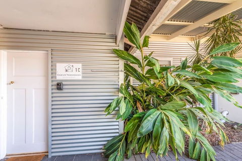 Gawler Townhouses 1C , 1 Queen Bed - Accommodation Melbourne 3