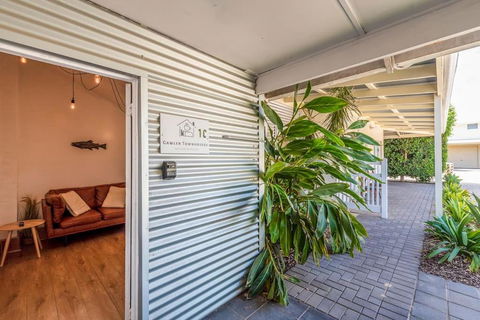 Gawler Townhouses 1C , 1 Queen Bed - Accommodation Melbourne 1