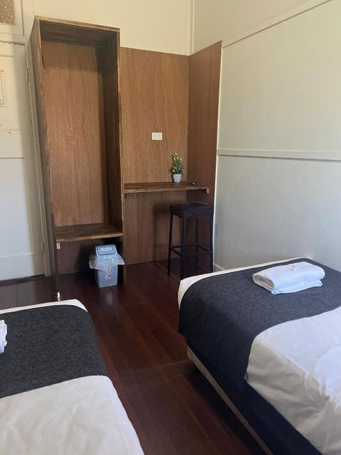 Gin Gin Budget Accommodation - Melbourne 4u 3