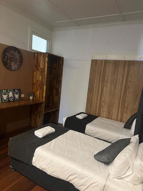Gin Gin Budget Accommodation - Melbourne 4u 2