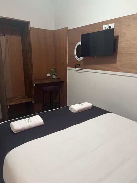 Gin Gin Budget Accommodation - Melbourne 4u 4