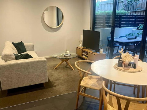 Glen Iris Gem - Modern Apartment With Car Park - Accommodation Melbourne 3