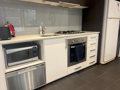 Glen Iris Gem - Modern Apartment With Car Park - Accommodation Melbourne 4