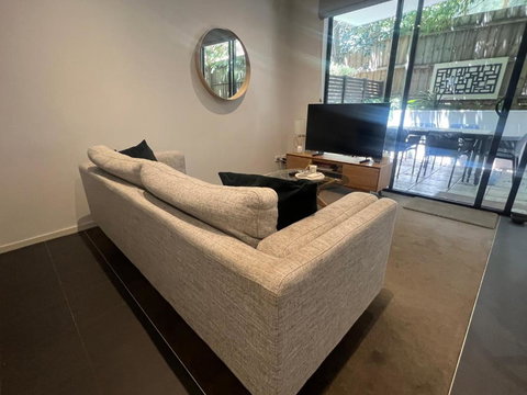 Glen Iris Gem - Modern Apartment With Car Park - Accommodation Melbourne 2