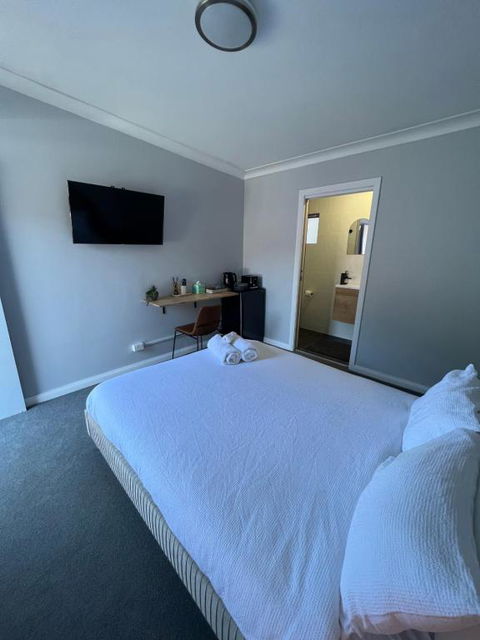Gold Reef Adelong - Melbourne 4u 2