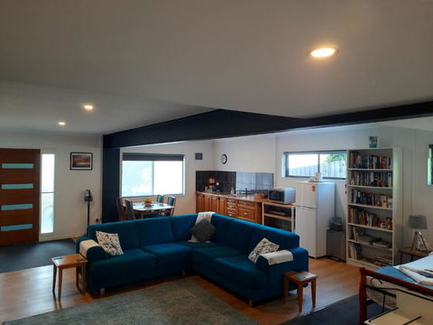 GOLDFIELDS STUDIO APARTMENT, Beaconsfield - Fully Self-contained, Air-conditioning - Melbourne 4u 2