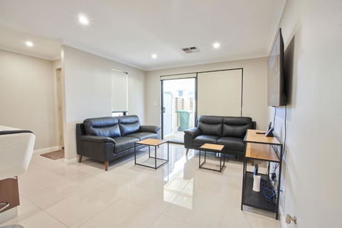 Gorgeous Family House Near Shops - Accommodation Melbourne 3