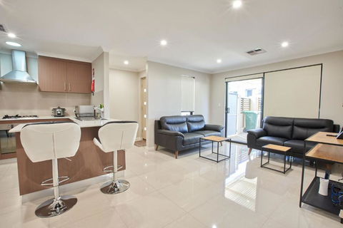 Gorgeous Family House Near Shops - Accommodation Melbourne 0