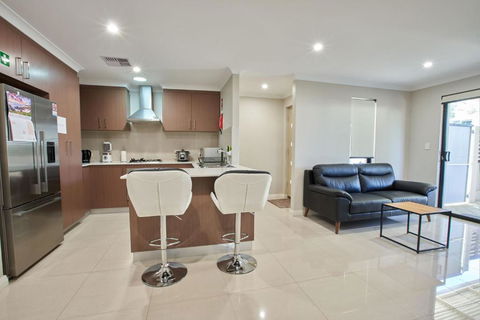 Gorgeous Family House Near Shops - Accommodation Melbourne 2