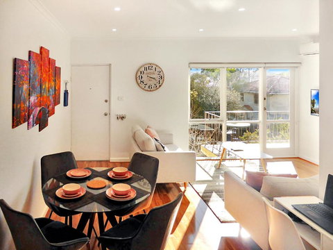 Glen Iris, Quiet Boutique 2 Bedroom Netflix, WIFI, Parking, Free Wine - Accommodation Melbourne 0