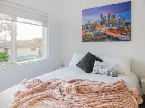Glen Iris, Quiet Boutique 2 Bedroom Netflix, WIFI, Parking, Free Wine - Accommodation Melbourne 3