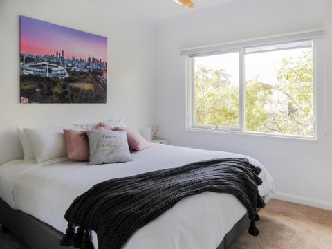 Glen Iris, Quiet Boutique 2 Bedroom Netflix, WIFI, Parking, Free Wine - Accommodation Melbourne 2