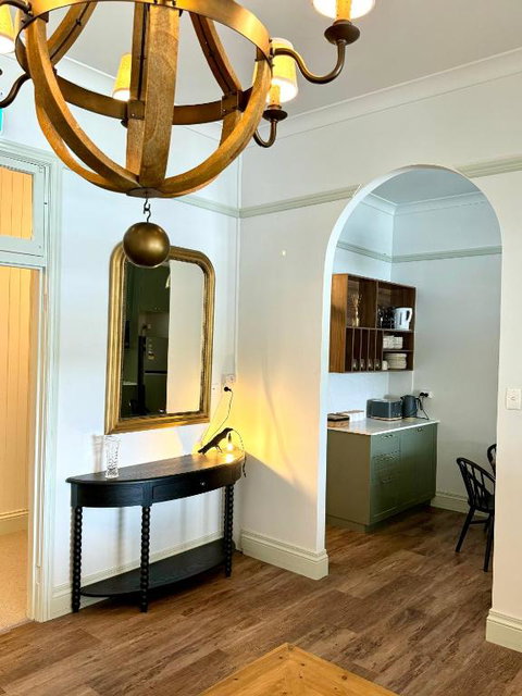 Grand Old Crow Hotel - Accommodation Melbourne 3