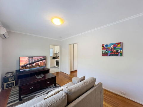 Ground Floor One Bedroom Apartment In Elsternwick - Accommodation Melbourne 2