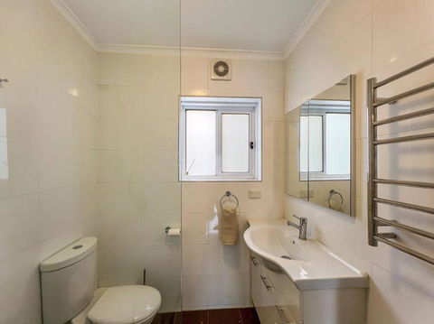 Ground Floor One Bedroom Apartment In Elsternwick - Accommodation Melbourne 3