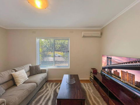 Ground Floor One Bedroom Apartment In Elsternwick - Accommodation Melbourne 4