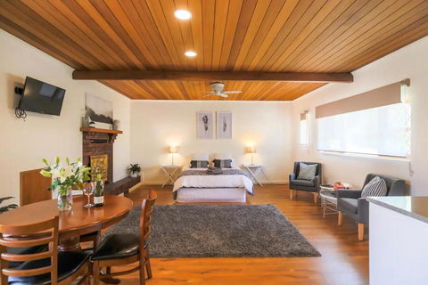 Hahndorf Lodge Pioneer Suite - Main Street Hahndorf On Site Secure Parking - Melbourne 4u 1