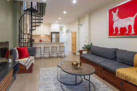 Hip Inner-City Living In Vibrant Erskineville - Accommodation Melbourne 0
