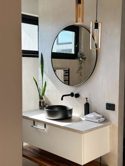 INDICA HEMP HOUSE - Multi Award Winning-Luxury-Eco Designed House-lake Views-hot Tub-Cinema - Accommodation Melbourne 3