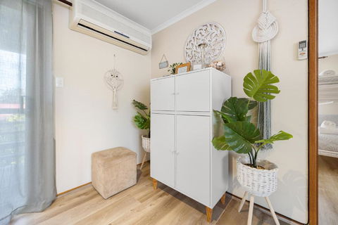 INVERLOCH - 2 Separate Houses In One! - Accommodation Melbourne 3